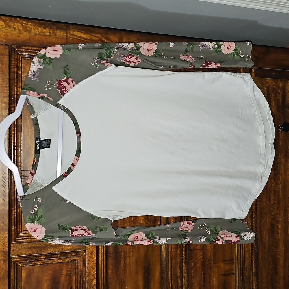 Rue 21 Womens Sz XS Floral Top. - Picture 2 of 5